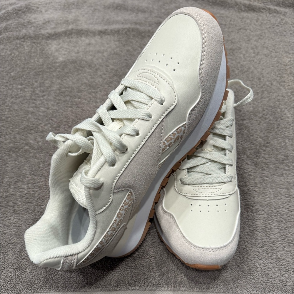 Classic Reebok Women's Leopard Print Low Top Sneakers Soft Beige size 8